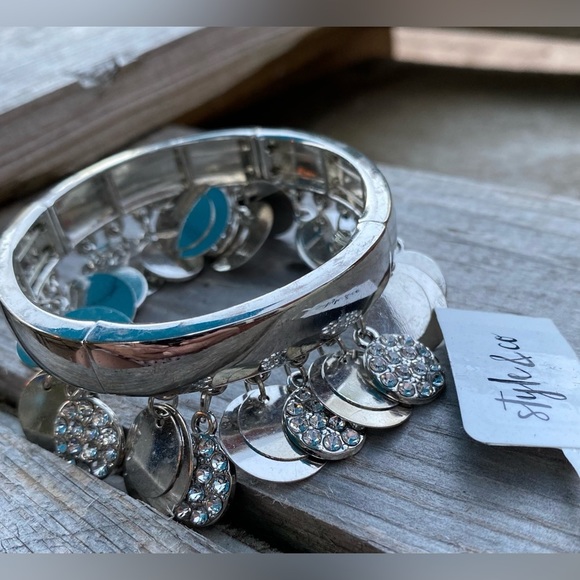 NWT STYLE & CO SILVER PAVE & SHAKY DISC STRETCH BANGLE BRACELET - Picture 4 of 7